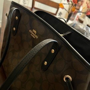 Large Coach Shoulder purse!